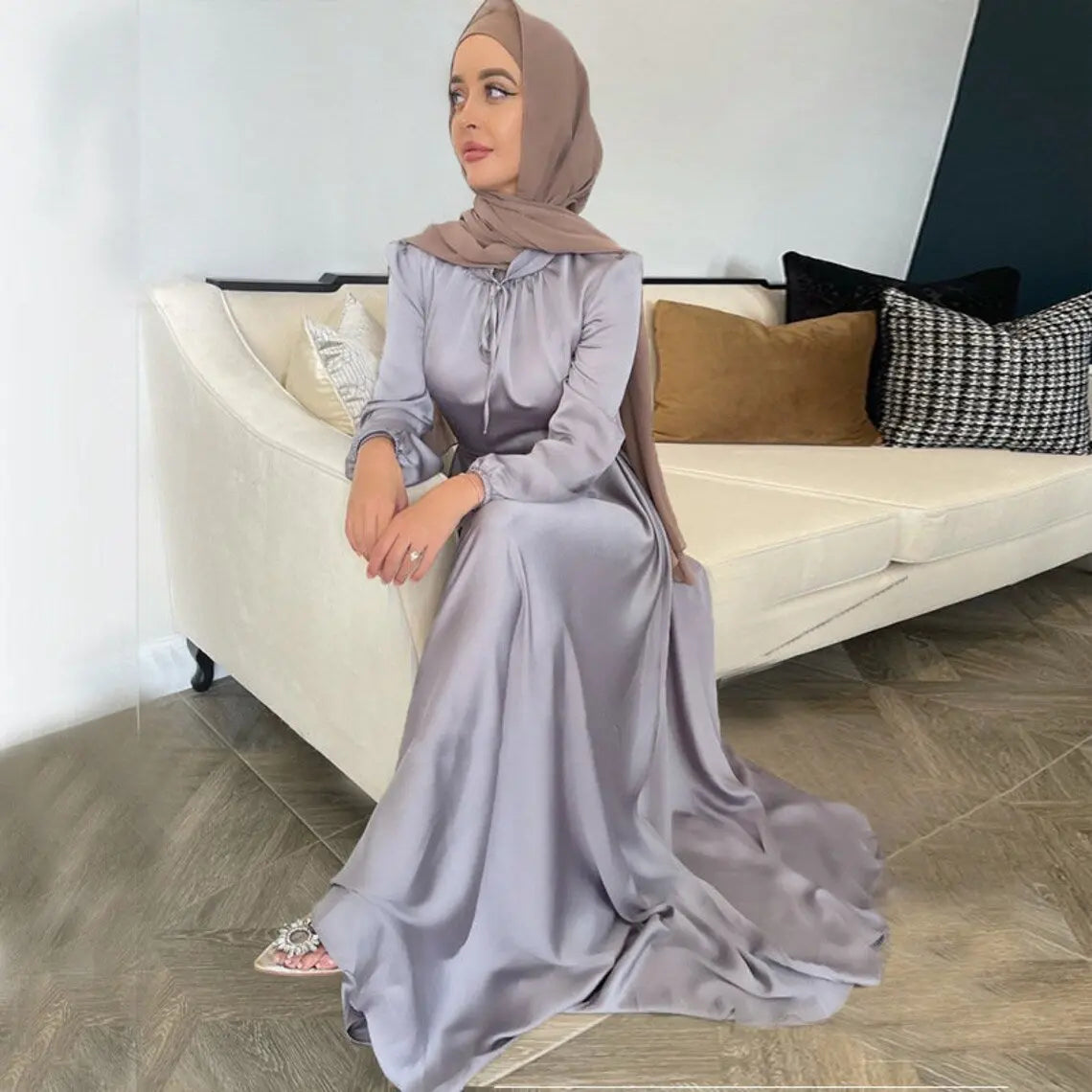 Modest Closed Dubai Abaya De La Creme