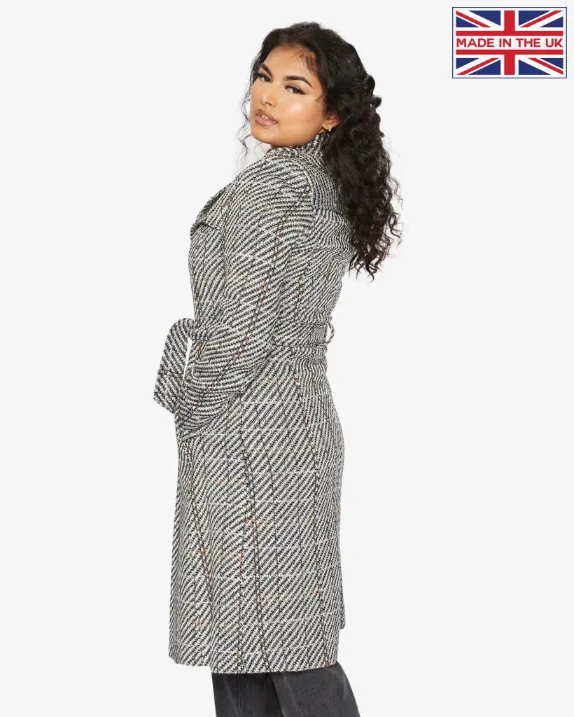 Black and white duster coat deals